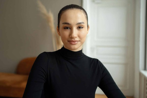 Quelles astuces pour porter des bijoux volumineux avec élégance lors de soirées formelles ?